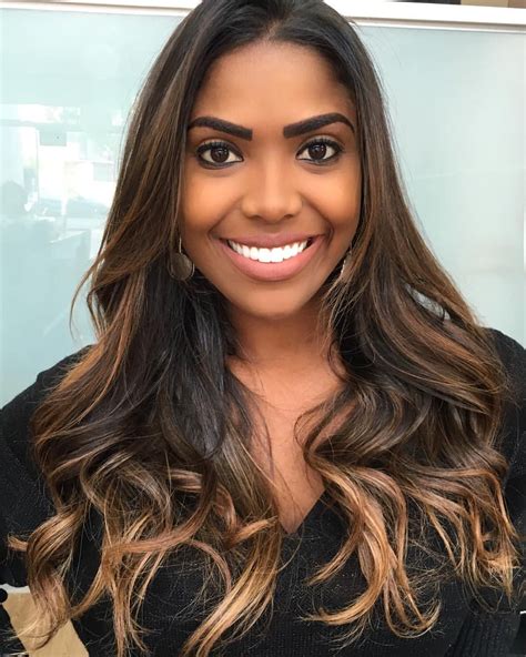 negra iluminada mel|Cabelo iluminado